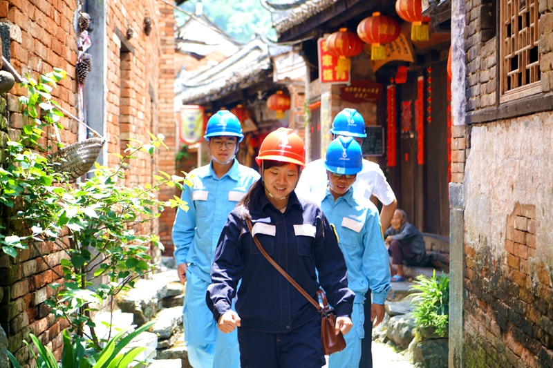 广西富川岔山村：电压稳了  农家乐开了  村民腰包鼓了