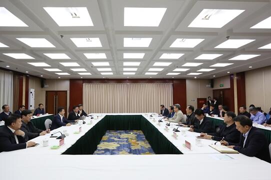 钱智民与保定市委书记党晓龙、市长郭建英进行座谈交流