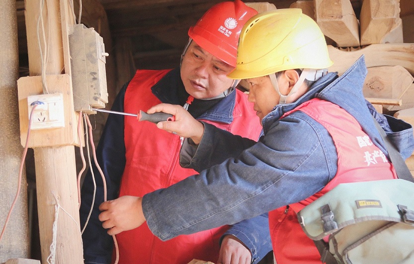 湖南宁远：安全用电宣传进村入户