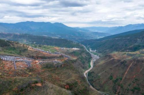 三峡能源云南永胜红土地160兆瓦光伏项目并网发电