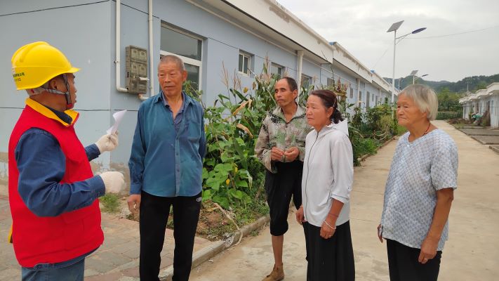 国网洛南县公司党员“亮身份”  服务“零距离”