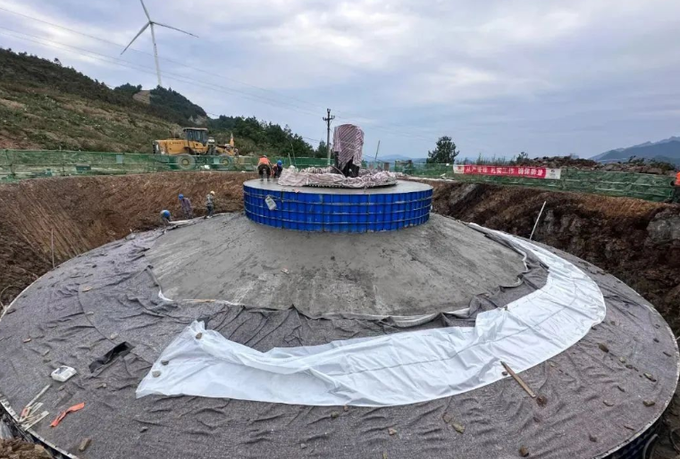 大唐凉风垭风电项目顺利完成首台风机基础浇筑