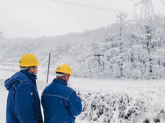 国网陕西电力公司全力以赴抗击雨雪冰冻 电力保供守护万家温暖