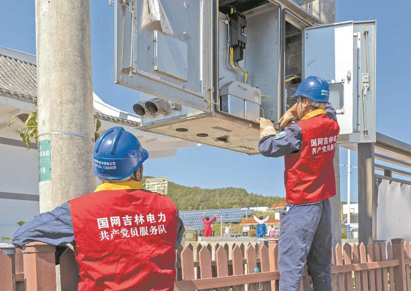 国网和龙市供电公司帮助旅游景区修复受损电缆