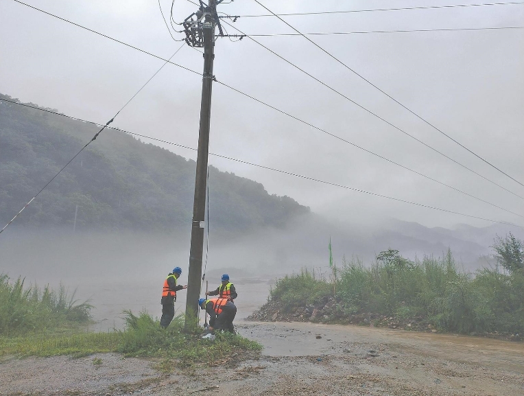 国网吉林电力公司调度抢修力量 应对强降雨考验