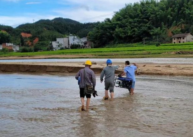 国网桂阳县供电公司水退人进路通电通，众志成城抢修复电