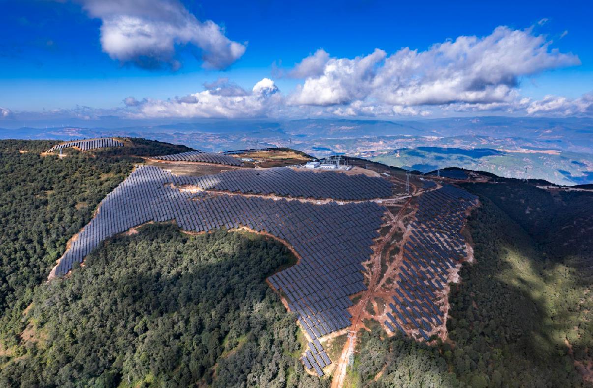 三峡集团赤鹫10万千瓦光伏项目实现全容量并网发电