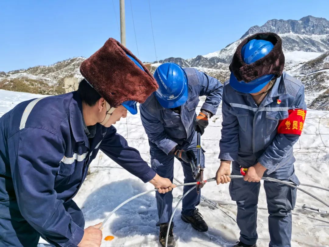 云南昭通永善供电局“迎寒而上” 全力守护万家灯火