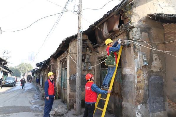 冷水滩供电公司为棚户区居民安全用电“保驾护航”